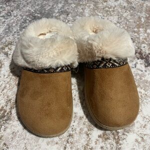 Isotoner Women’s Classic Comfort Hoodback Slipper Size 7.5-8, 8.5-9